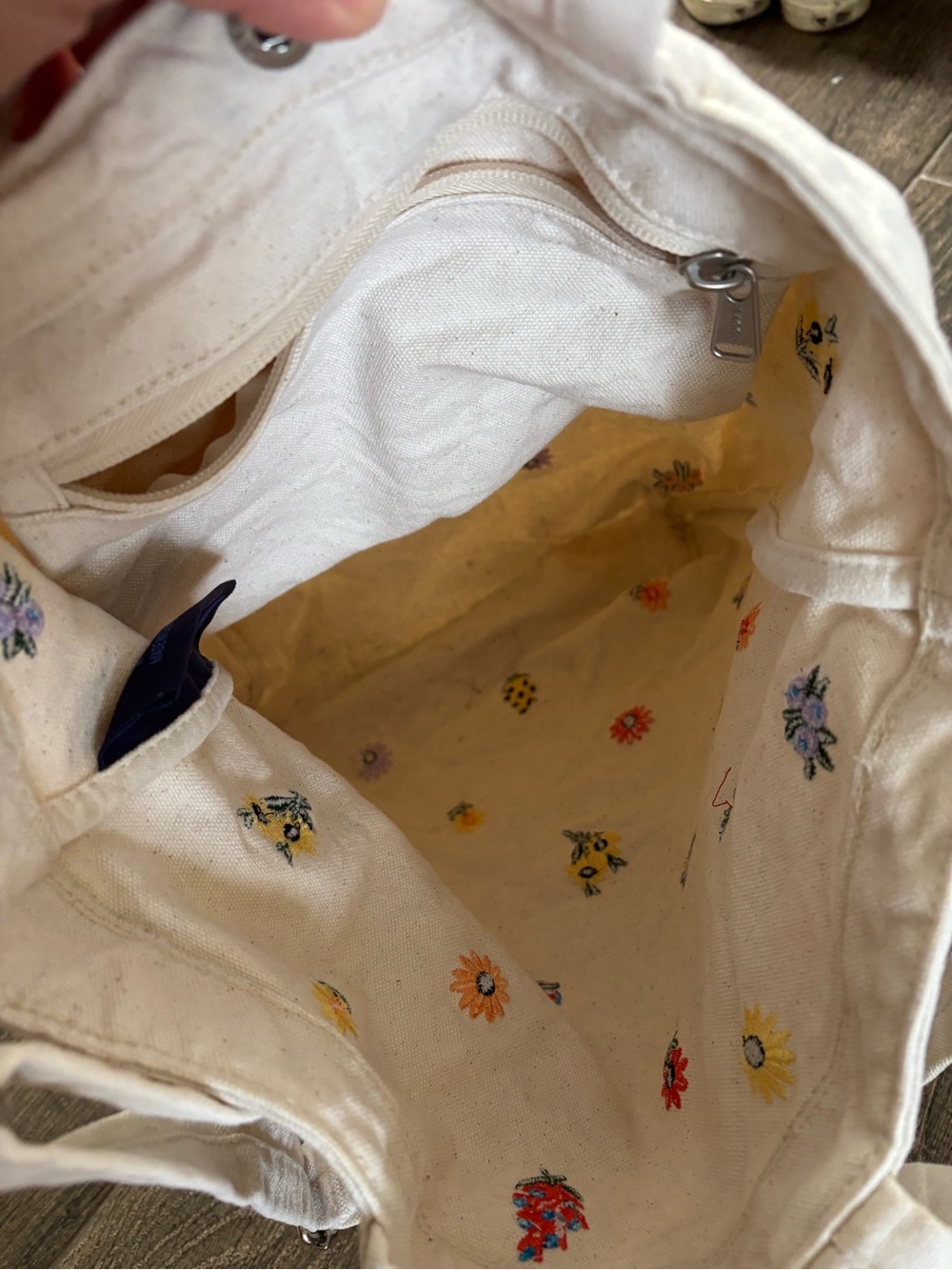 BAGGU / The Embroidered Ditsy Floral Duck Tote Bag - Picture 8 of 9